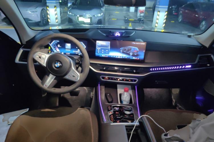 Used BMW X5 2023 xDrive 30Li Luxury M Sport Package
