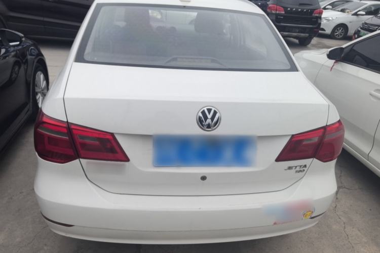 Used Volkswagen Jetta 2015 Value Edition 1.6L Manual Fashionable Style
