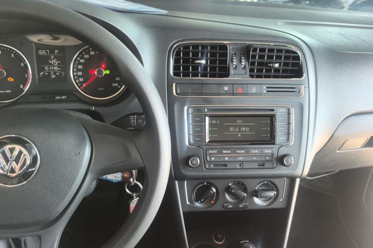 Used Volkswagen Polo 2014 1.6L Automatic Comfort Edition Center Console