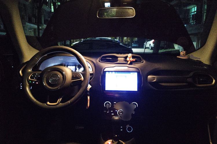 Used Jeep Renegade 2018 Connected Large Screen Version 180T Automatic High-Energy Edition Center Console