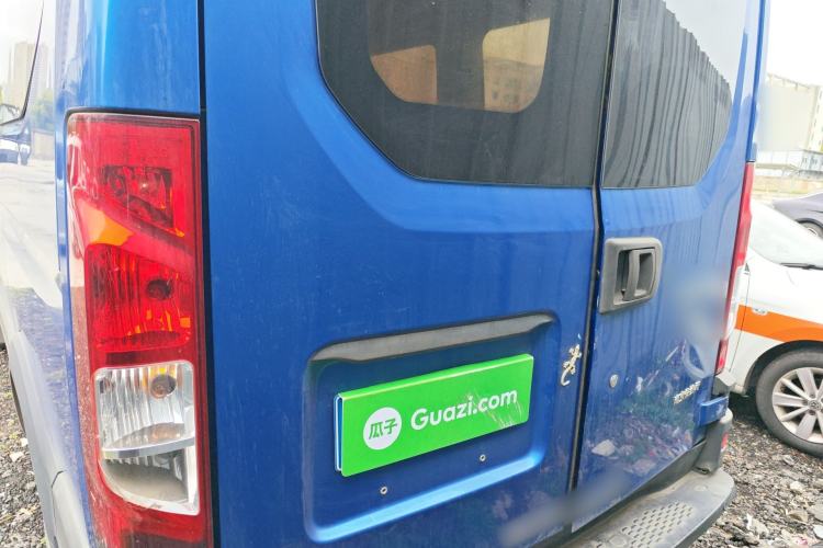 Used Iveco Eurocargo 2018 2.3T Short-Wheelbase Low-Roof Multi-Purpose Van with Side Sliding Door F1A