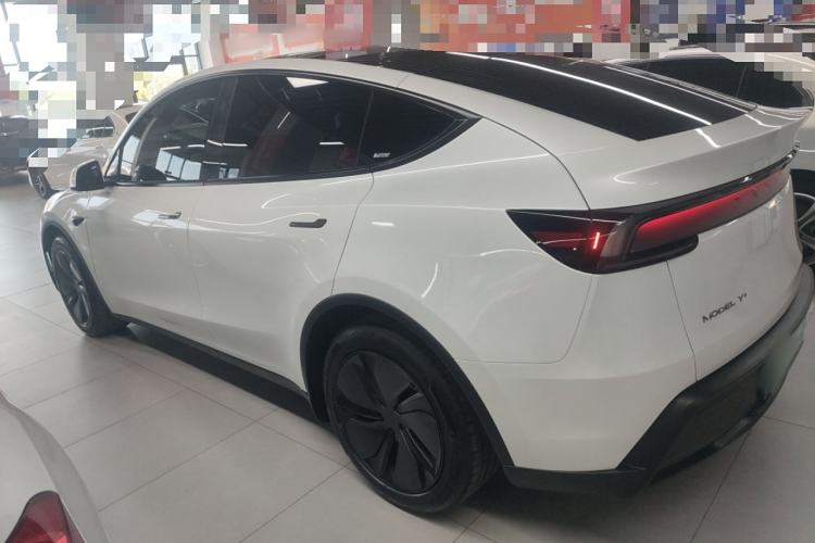 Used Tesla Model Y 2025 Long-Range All-Wheel-Drive Version
