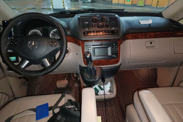 Used Mercedes-Benz Viano 2013 3.0L Hospitality Edition Center Console