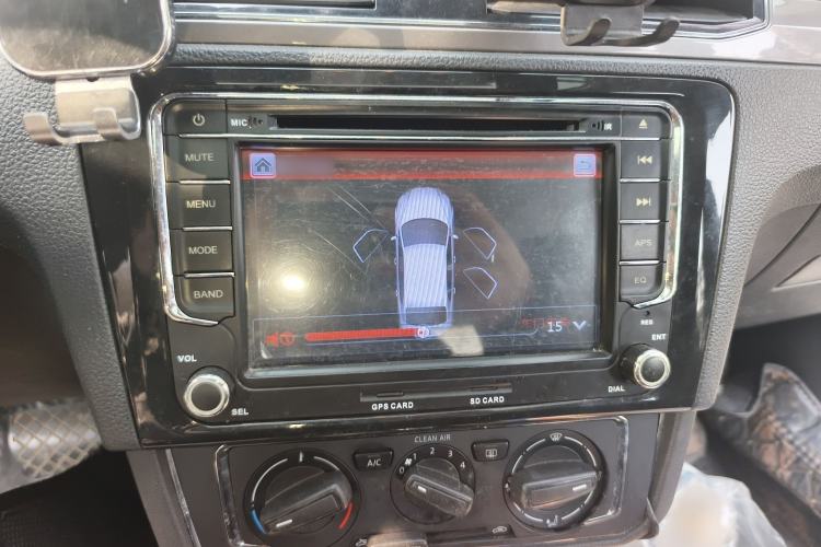 Used Volkswagen Santana 2016 1.6L Automatic Comfort Edition Audio And AC Panel