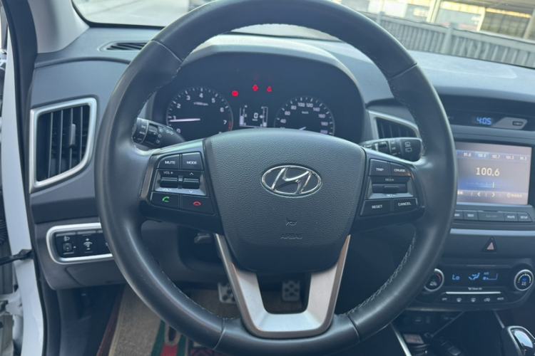 Used Hyundai ix25 2015 2.0L Automatic Two-Wheel Drive Intelligent GLS Interior 2