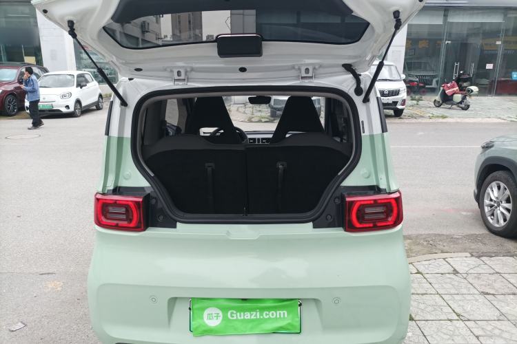 Used Wuling Hongguang MINIEV 2021 Macaron Sandwich Model 120 km Lithium Iron Phosphate
