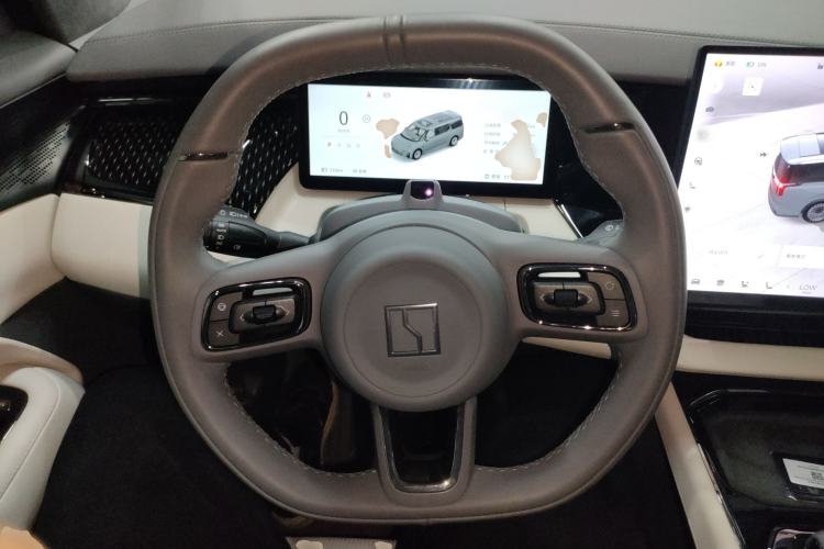 Used Zeekr 009 2024 7-Seater Walk-Through Version Four-Wheel Drive 108 kWh Steering Wheel