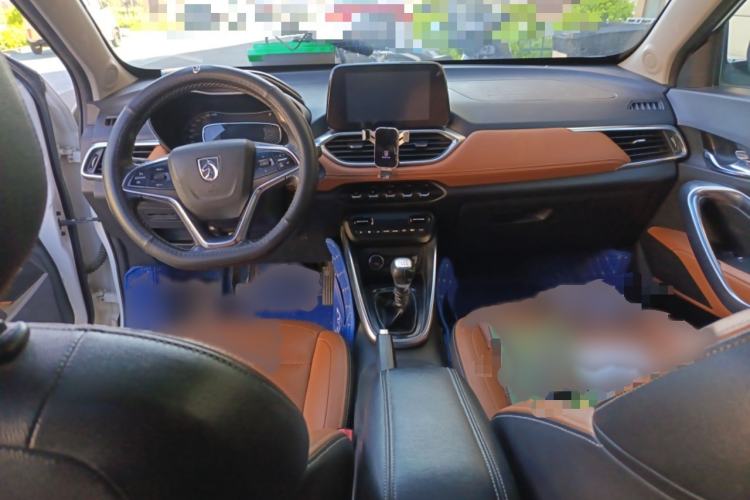 Used Baojun 510 2017 1.5L Manual Luxury Model Interior 2