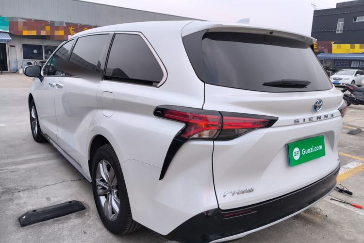 Used Toyota Sienna 2023 2.5L Hybrid Luxury Edition