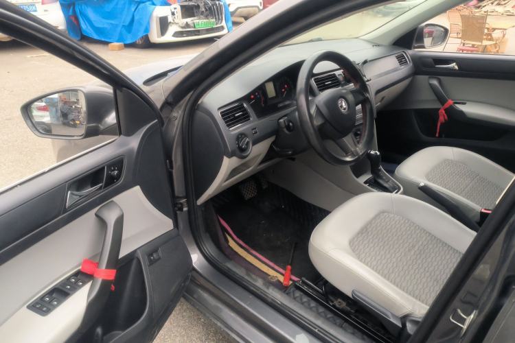 Used Skoda Rapid 2015 1.6L Automatic Smart Selection Model