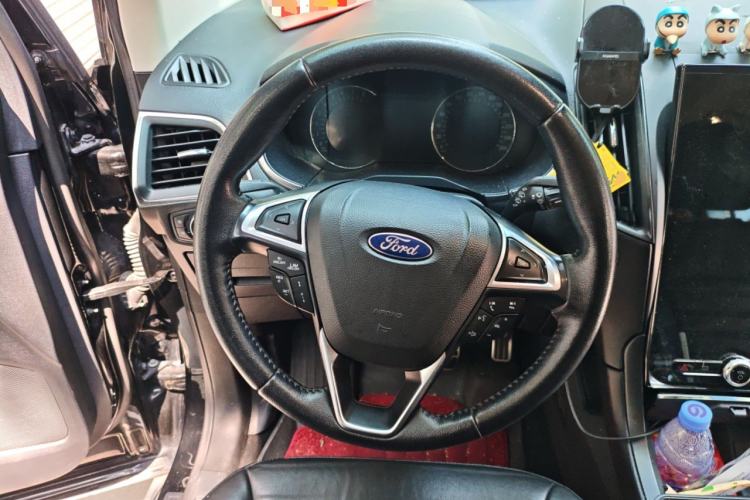 Used Ford Edge 2020 EcoBoost 245 Two-Wheel Drive Titanium 7-Seater Steering Wheel