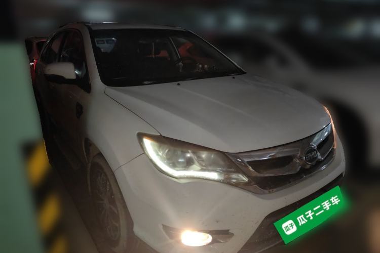 Used BYD S7 2015 2.0T Upgraded Automatic Flagship Version Front Right 45 Deg