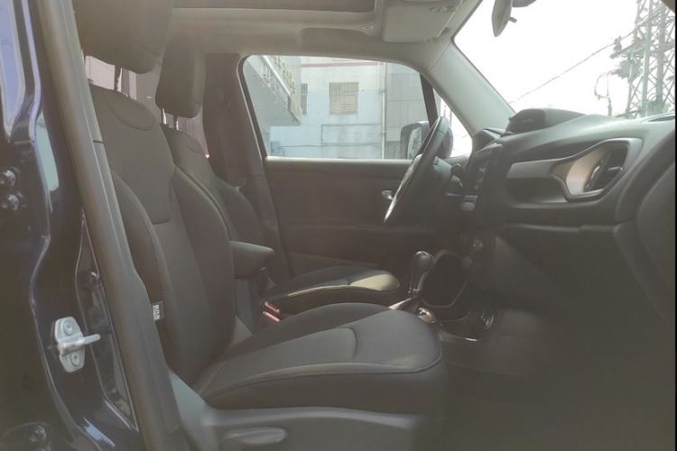 Used Jeep Renegade 2018 Connected Large Screen Version 180T Automatic High-Energy Edition