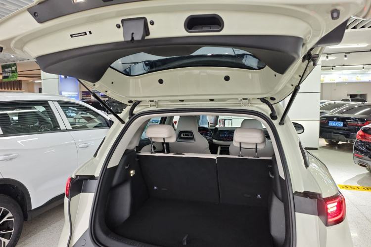 Used BYD Yuan UP 2025 Intelligent Driving Version 401 KM Dynamic Edition Trunk