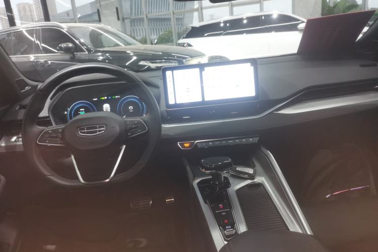 Used Geely Auto Preface 2024 2.0TD Qingyun Edition Center Console