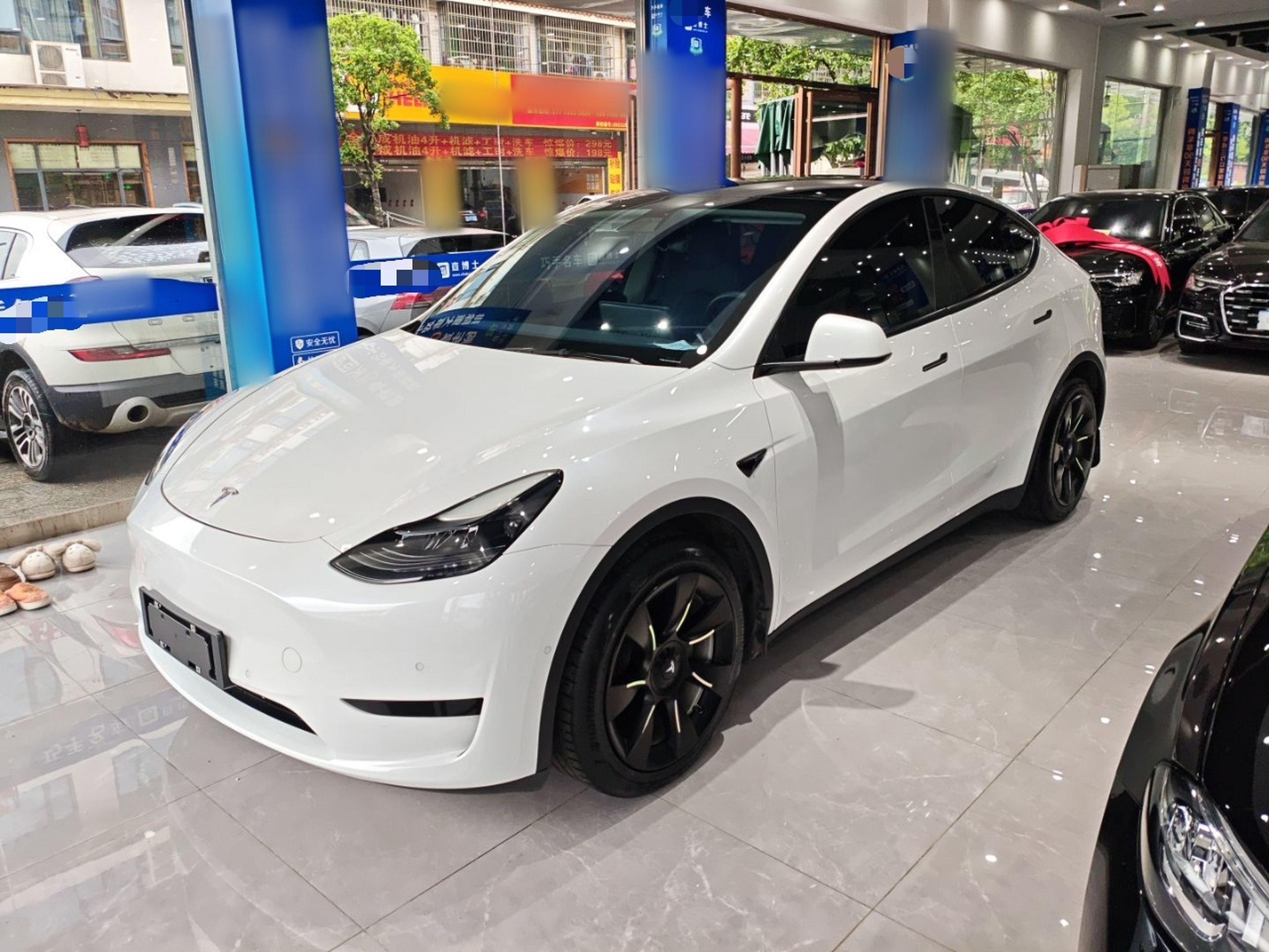 Под передней частью автомобиля