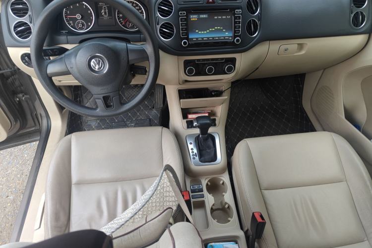 Used Volkswagen Tiguan 2010 1.8 TSI Automatic Two-Wheel Drive Urban Edition Center Console