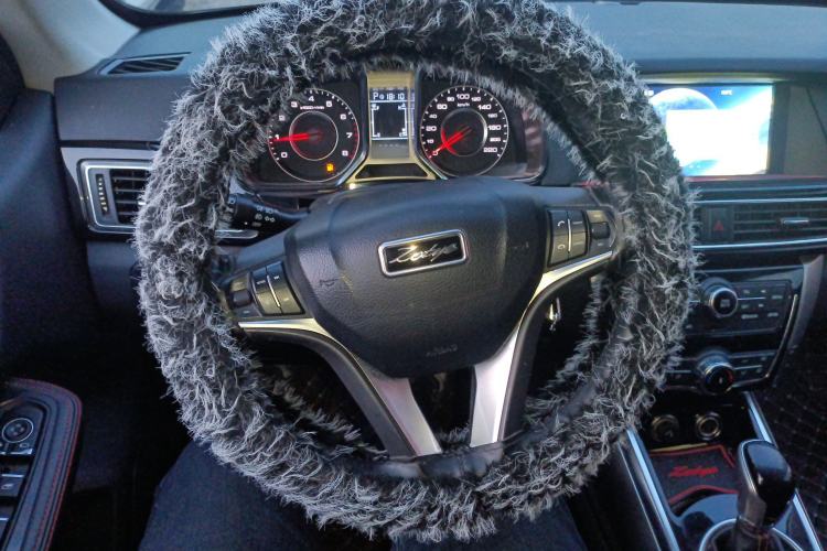 Used Zotye Domy X5 2015 1.5T CVT Landlord Edition China V Standard Steering Wheel