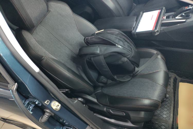 Used Peugeot 5008 2017 380THP 7-Seater Elite Edition Right Front Seat