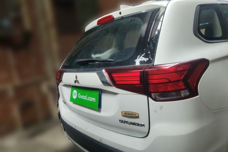 Used Mitsubishi Outlander 2018 2.4L 4x4 Elite Edition 5 Seats Rear