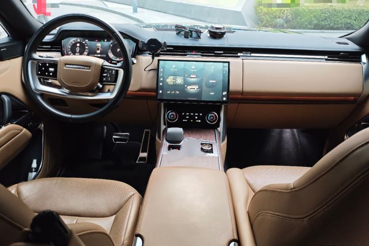 Used Land Rover Range Rover 2023 3.0 L6 360 PS Grand Edition