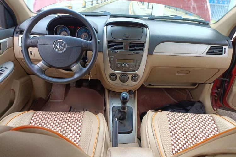 Used Buick Excelle 2013 1.5L Manual Classic Model Center Console