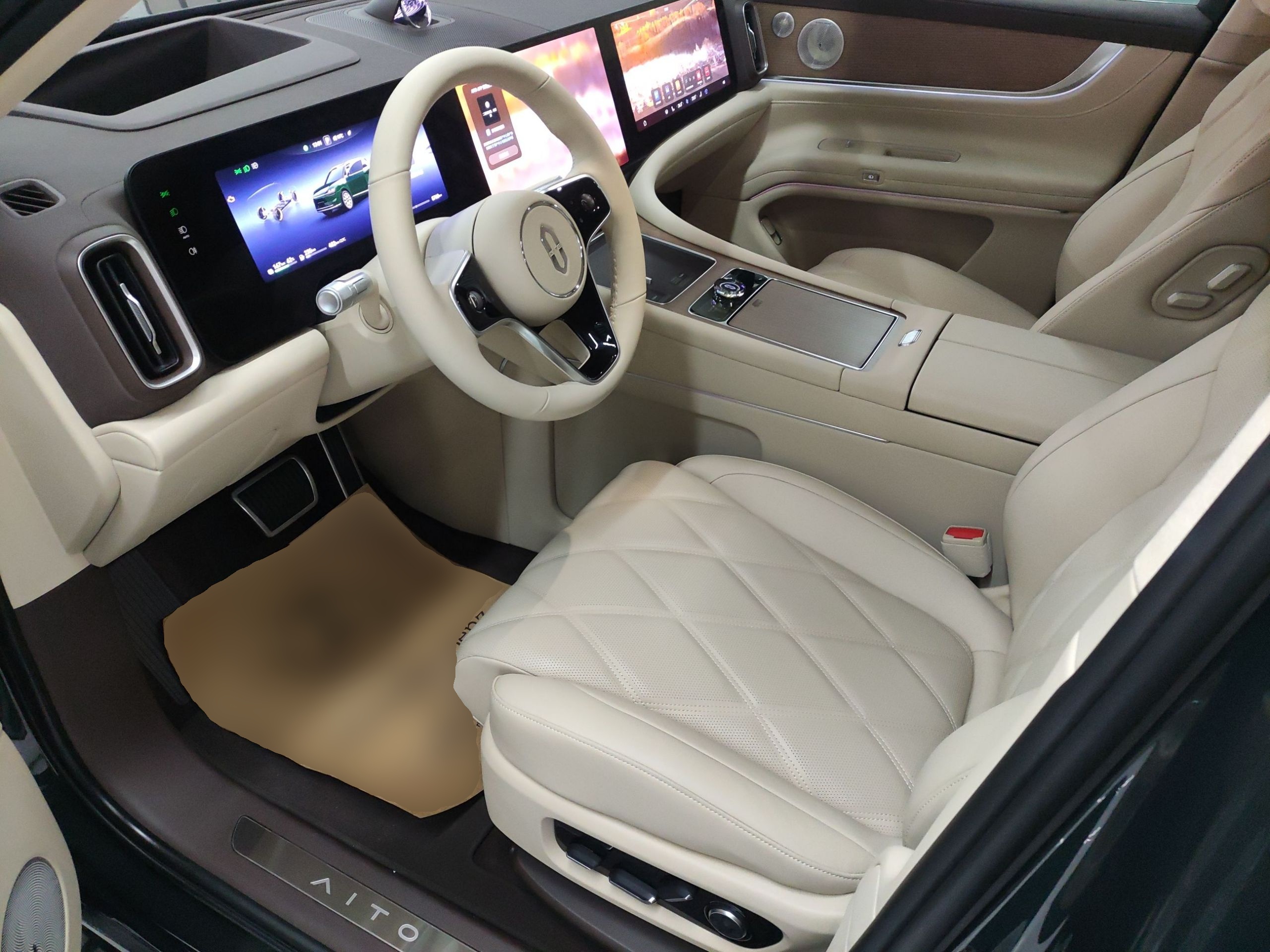 المقاعد الأمامية داخل السيارة