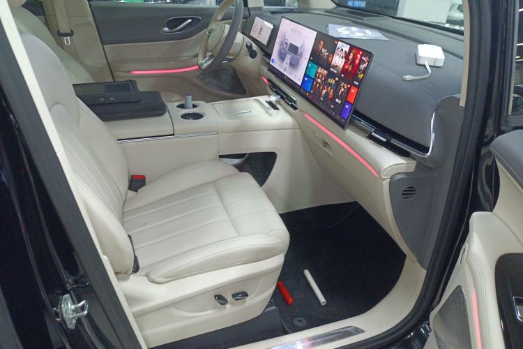 Used VOYAH Dream 2025 EV Four-Wheel Drive Prestige Kunpeng Edition