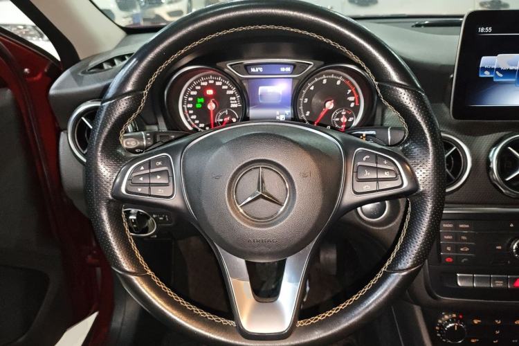 Used Mercedes-Benz GLA 2017 GLA 200 Sport Edition Steering Wheel