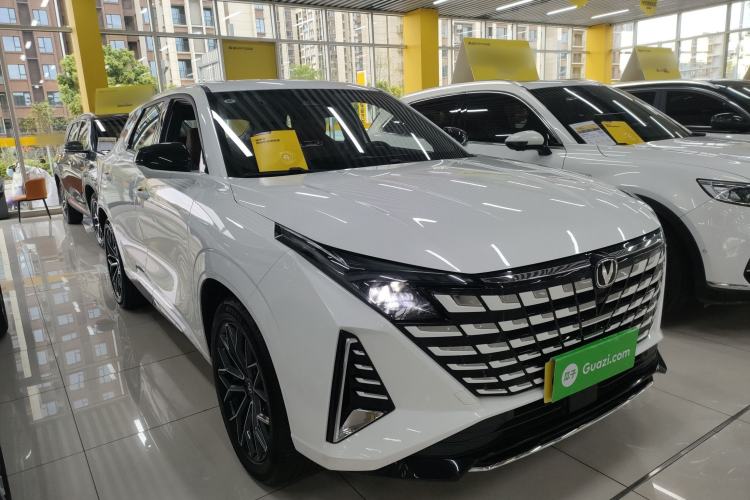 Used CHANGAN UNI-Z 2025 1.5T Luxury Version Front Right 45 Deg