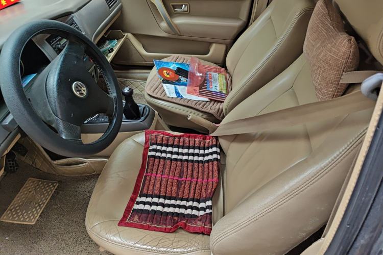 Used Volkswagen Santana Vista 2010 1.6L Manual Comfort Version
