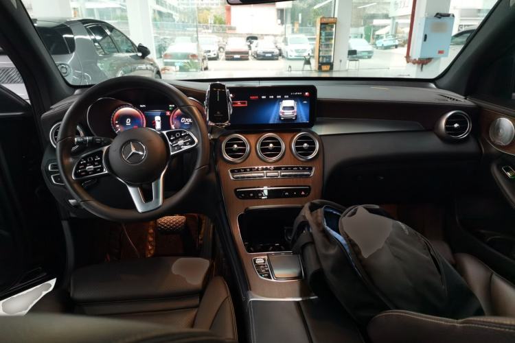 Used Mercedes-Benz GLC 2021 GLC 300 L 4MATIC Dynamic Model Center Console