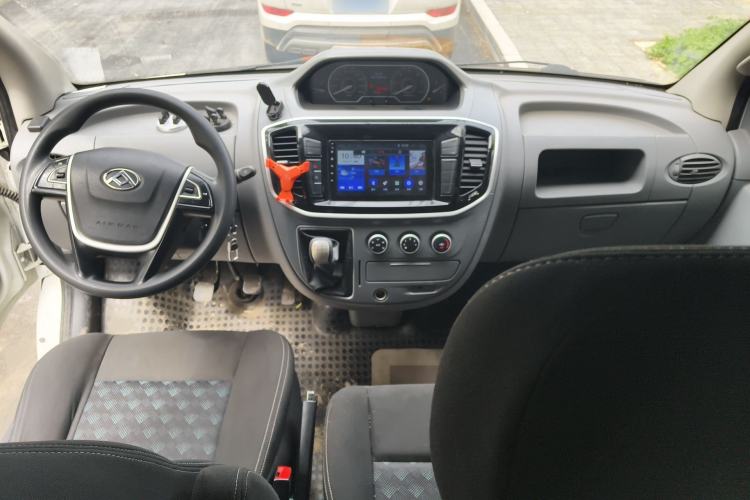 Used SAIC MAXUS Xintu V80 2019 2.5T Classic Edition 6-Speed Manual – Aoyuntong Modified Version Short Wheelbase Mid-Height Roof 5/6 Seats Center Console