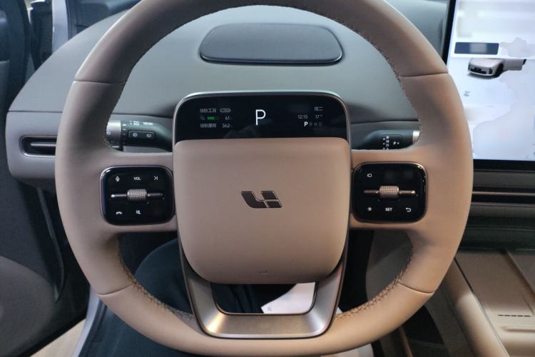 Used Li Auto i6 2025 Model Two-Wheel-Drive Standard Type
