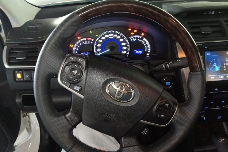 Used Toyota Camry 2016 2.5G 10th Anniversary Deluxe Navigation Edition
