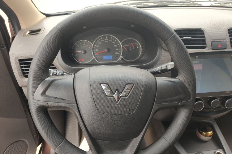 Used Wuling Hongguang 2014 1.5L S Standard Version
