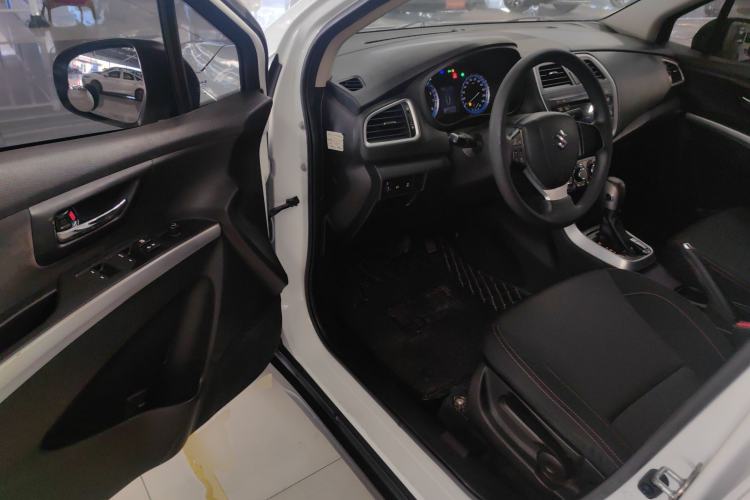 Used Suzuki S-Cross 2015 1.6L CVT Two-Wheel Drive Entry-Level Trim Interior 3