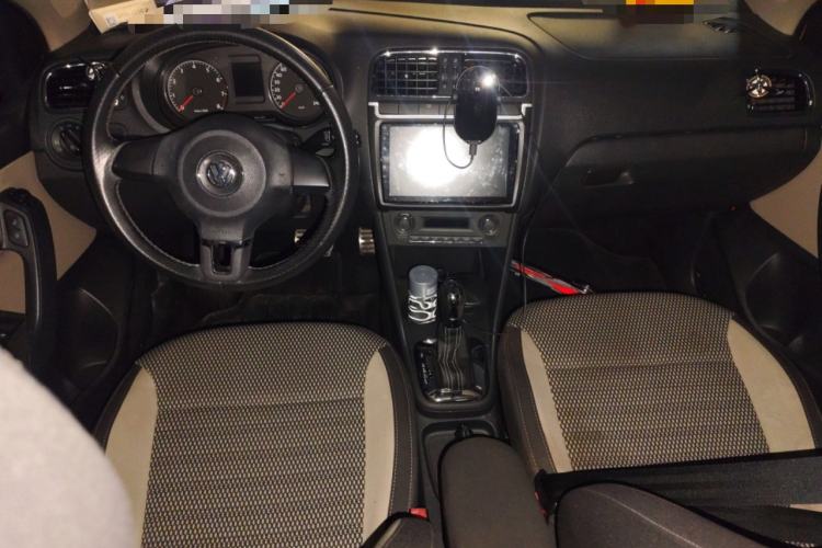 Used Volkswagen Polo 2012 1.6L Cross Polo Automatic Transmission Center Console