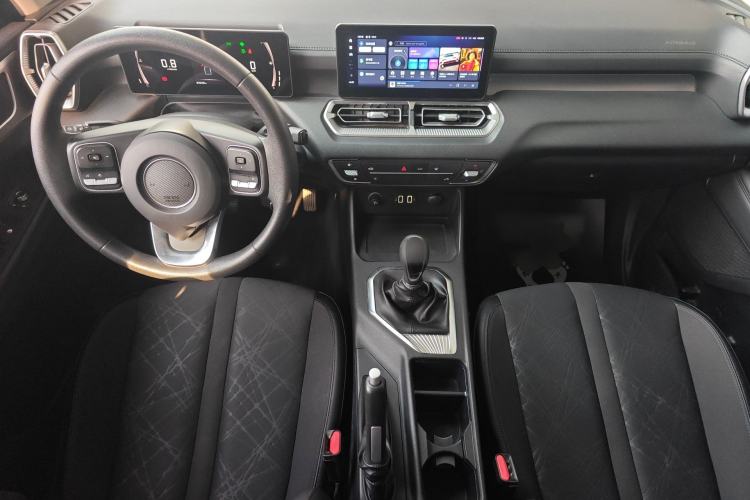 Used Great Wall King Kong Poer 2022 2.0T Manual Diesel Two-Wheel Drive Elite Version with Long Bed GW4D20M Center Console