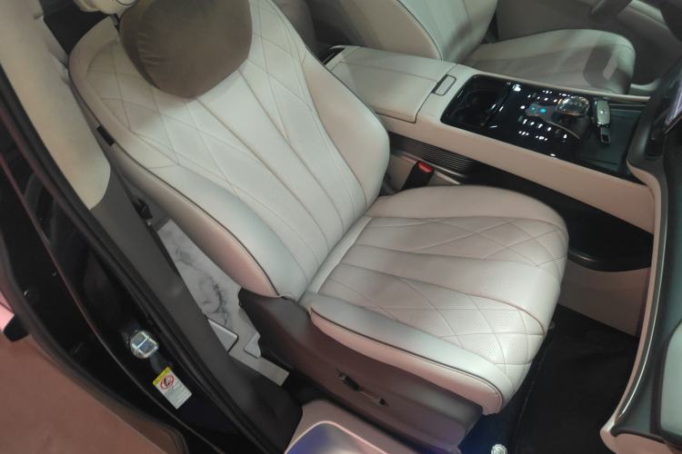 Used Denza D9 2024 DM-i 980 Four-Wheel Drive Flagship Model