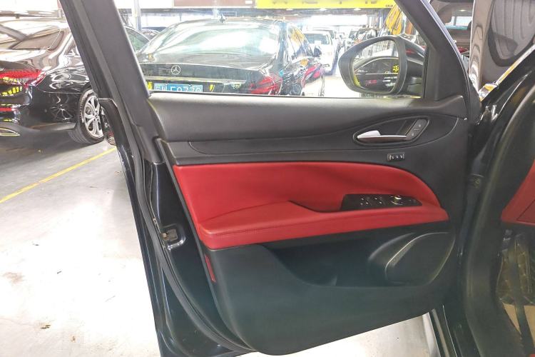 Used Alfa Romeo Stelvio 2017 2.0T 200HP Luxury Edition
