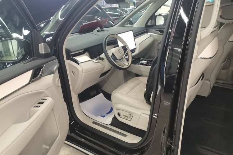 Used Volvo EM90 2025 Ultra Six-Seater
