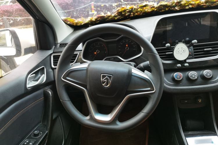 Used Baojun 310 2017 1.5L Automatic Fashion Model Steering Wheel