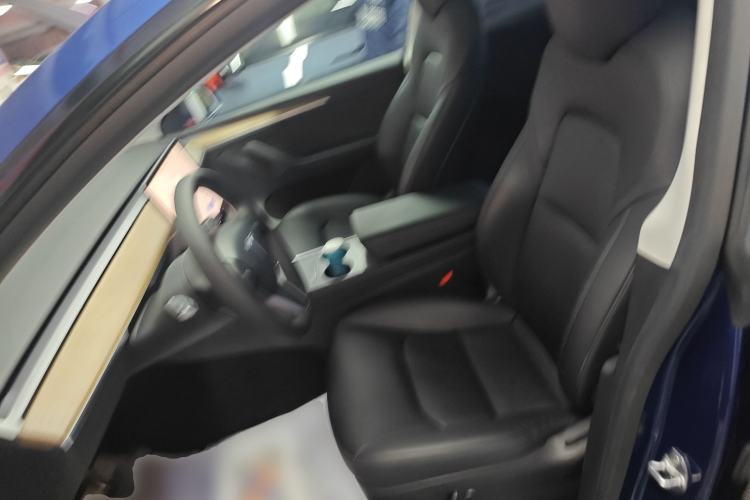 Used Tesla Model Y 2022 Long-Range All-Wheel-Drive Version Left Front Seat