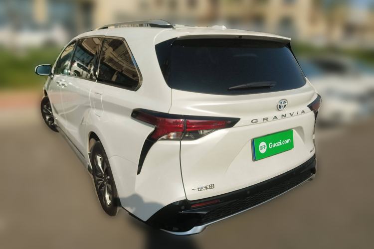 Used Toyota Granvia 2024 2.5L Hybrid Luxury Edition
