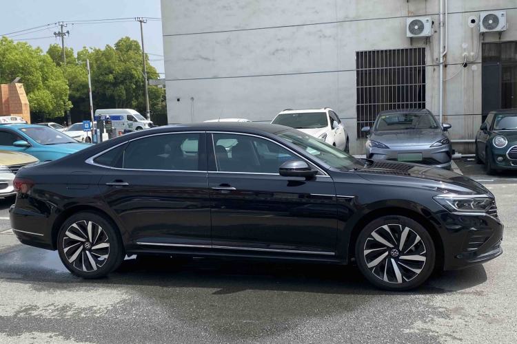 Used Volkswagen Passat 2022 330TSI Luxury Edition Exterior 6