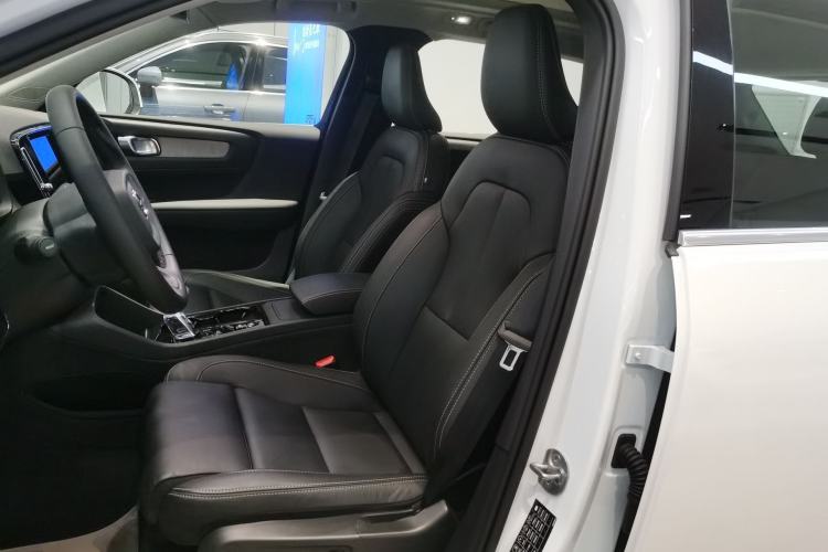 Used Volvo XC40 2024 B4 4x4 Smart Luxury Edition