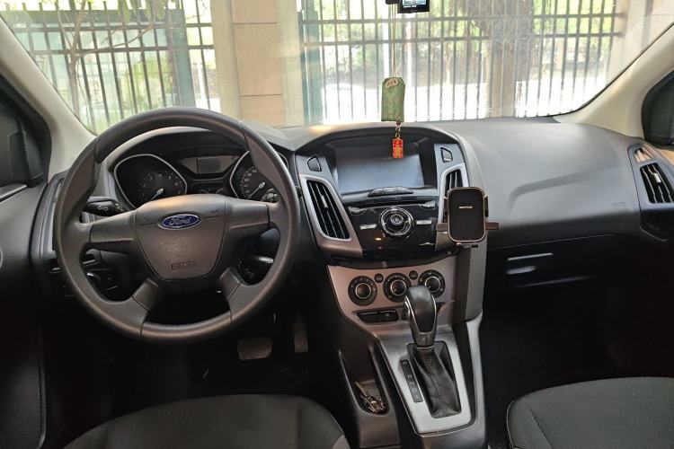 Used Ford Focus 2012 Hatchback 1.6L Automatic Comfort Model Center Console