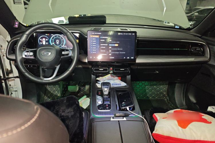 Used GAC Trumpchi GS8 2024 Linghang Series 2.0 TGDI Two-Wheel Drive Luxury Smart Connectivity Version Center Console