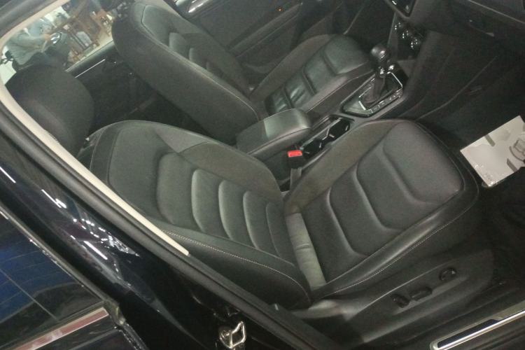 Used Volkswagen Tiguan L 2021 330TSI Automatic Two-Wheel Drive R-Line Enhanced Edition Right Front Seat